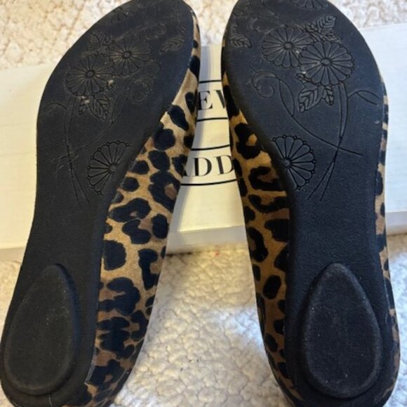 STEVE MADDEN LEOPARD PRINT FLATS - Picture 3 of 3